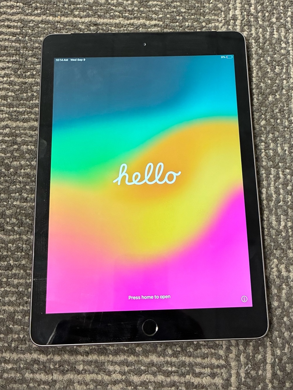 Apple iPad 6th Generation 9.7" 128GB Wi-Fi Cellular Model A1954 Silver w/ case